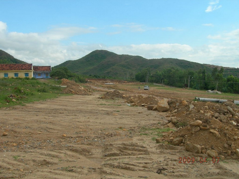 Thi cong khu tai dinh cu Dat Lanh.jpg